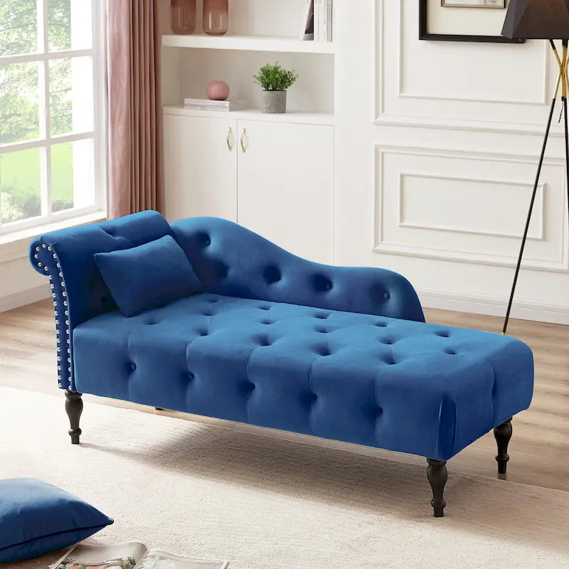 60.6 Chaiselongue mit Samtbezug, Knopfheftung und Ziernägeln