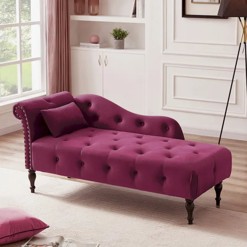 60.6 Chaiselongue mit Samtbezug, Knopfheftung und Ziernägeln