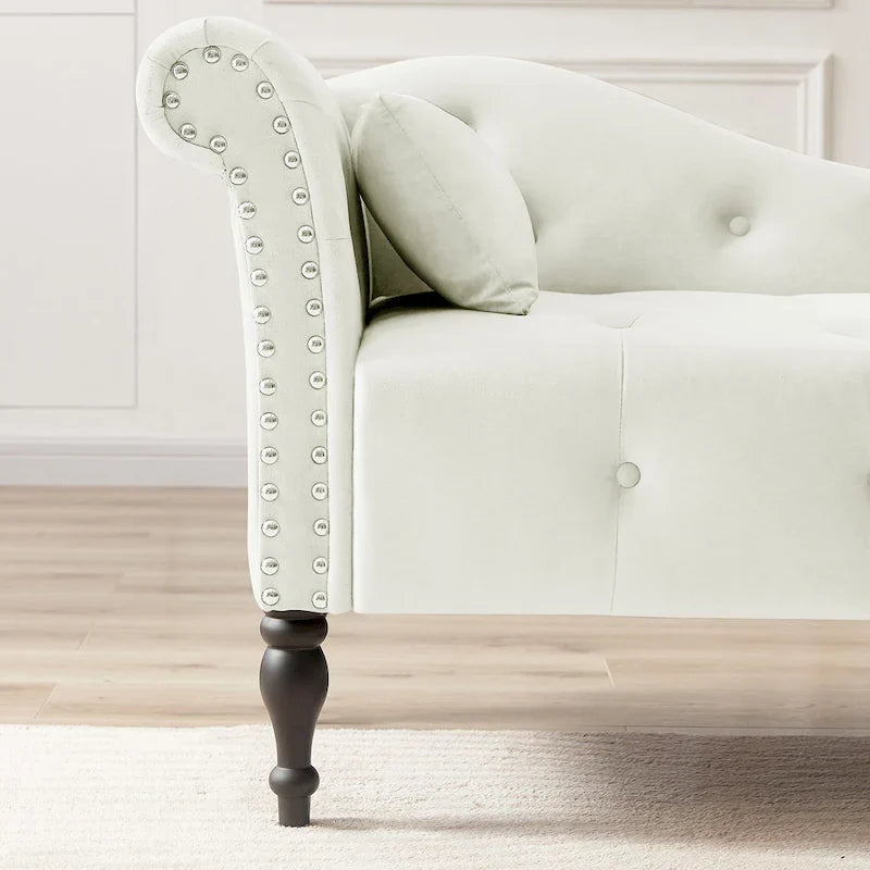 60.6 Chaiselongue mit Samtbezug, Knopfheftung und Ziernägeln