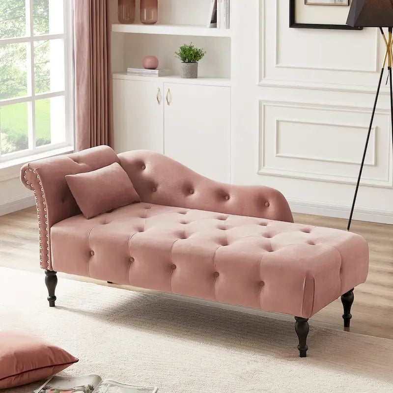 60.6 Chaiselongue mit Samtbezug, Knopfheftung und Ziernägeln