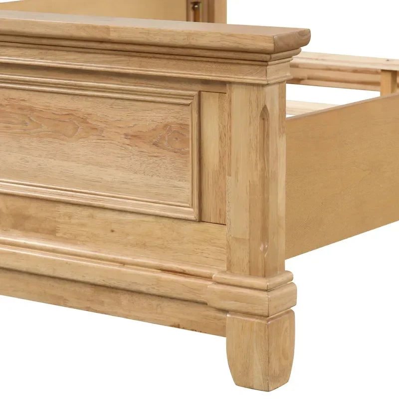 Bett aus Massivholz mit Paneelen aus natürlicher Eiche im Landhausstil