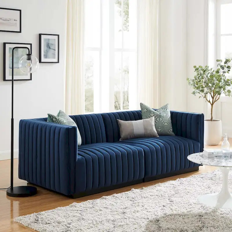 Gepolstertes Zweisitzersofa aus strapazierfähigem Samt