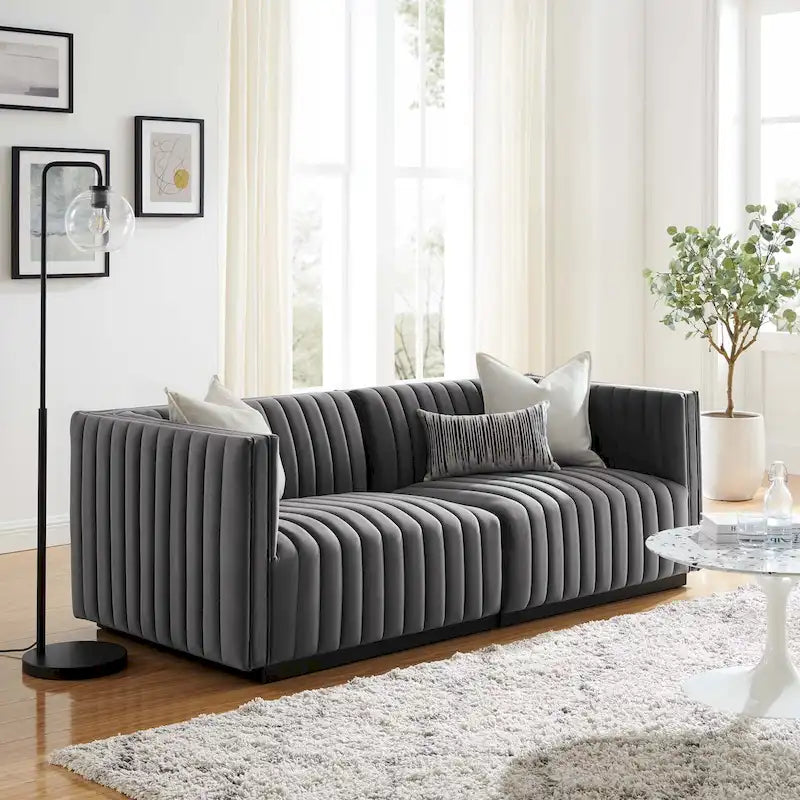 Gepolstertes Zweisitzersofa aus strapazierfähigem Samt