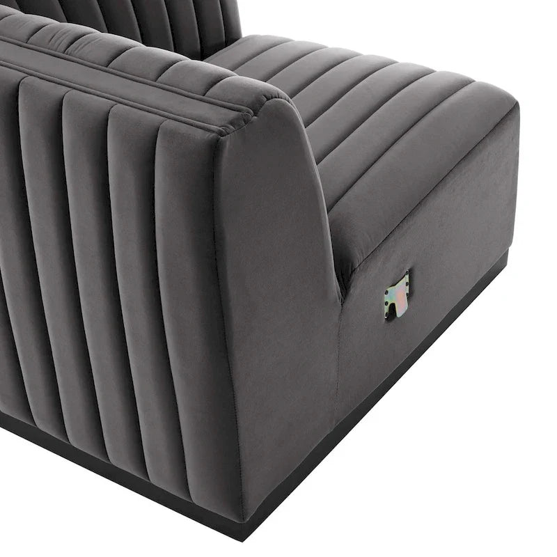 Gepolstertes Zweisitzersofa aus strapazierfähigem Samt