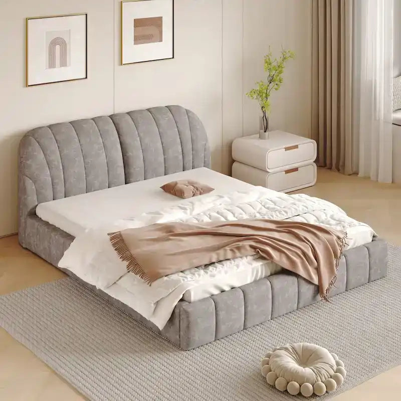 Gepolstertes Plattformbett in Queen-Size mit dickem Stoffkopfteil